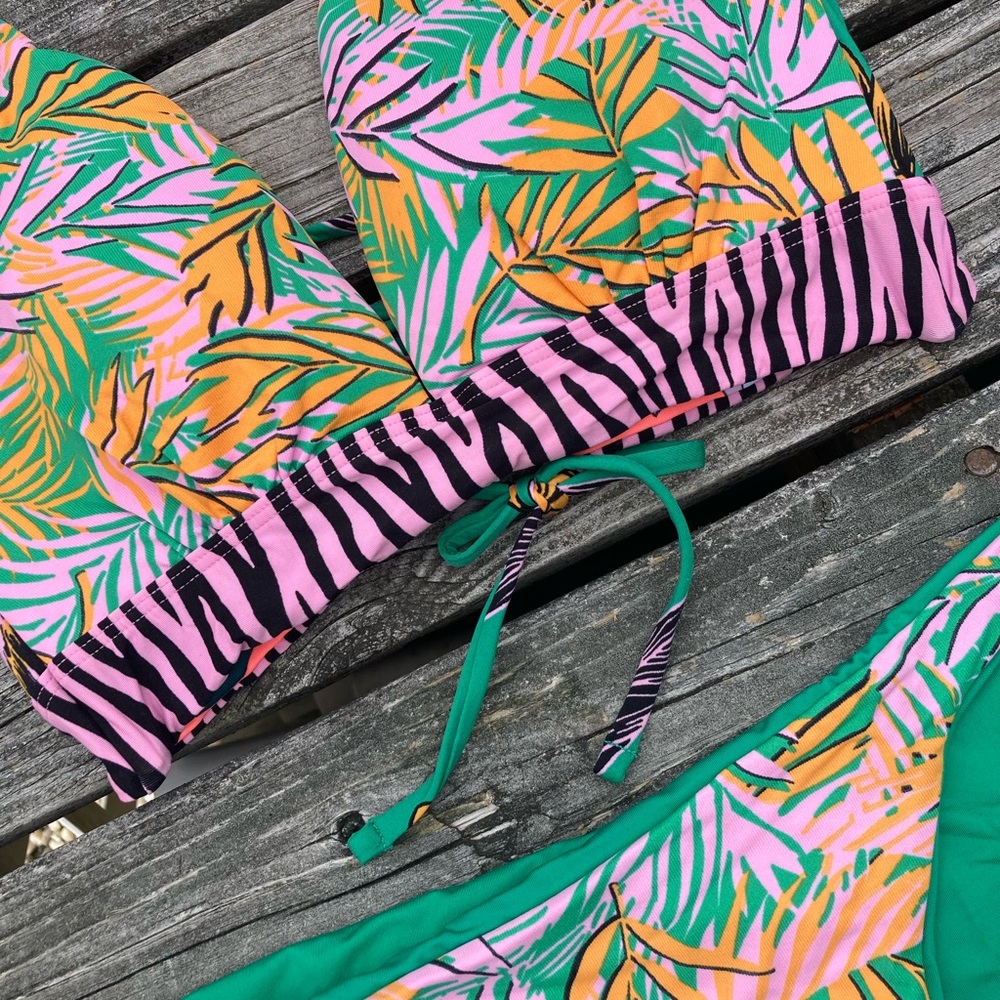 MAAJI Set - D Cup Allure 4-Way Bikini Top and Flirt Signature Bottom - S - Picture 3 of 16